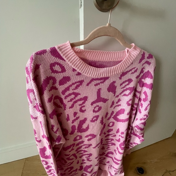 pink sweater leopard 🐆 - Picture 3 of 5